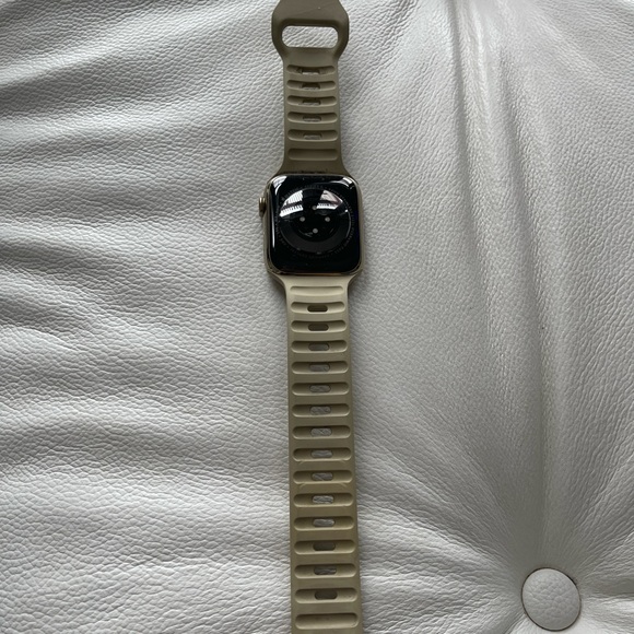 Apple Watch Series 6 GPS + Cellular, 44mm Gold Stainless Steel Case - no band - Picture 3 of 14